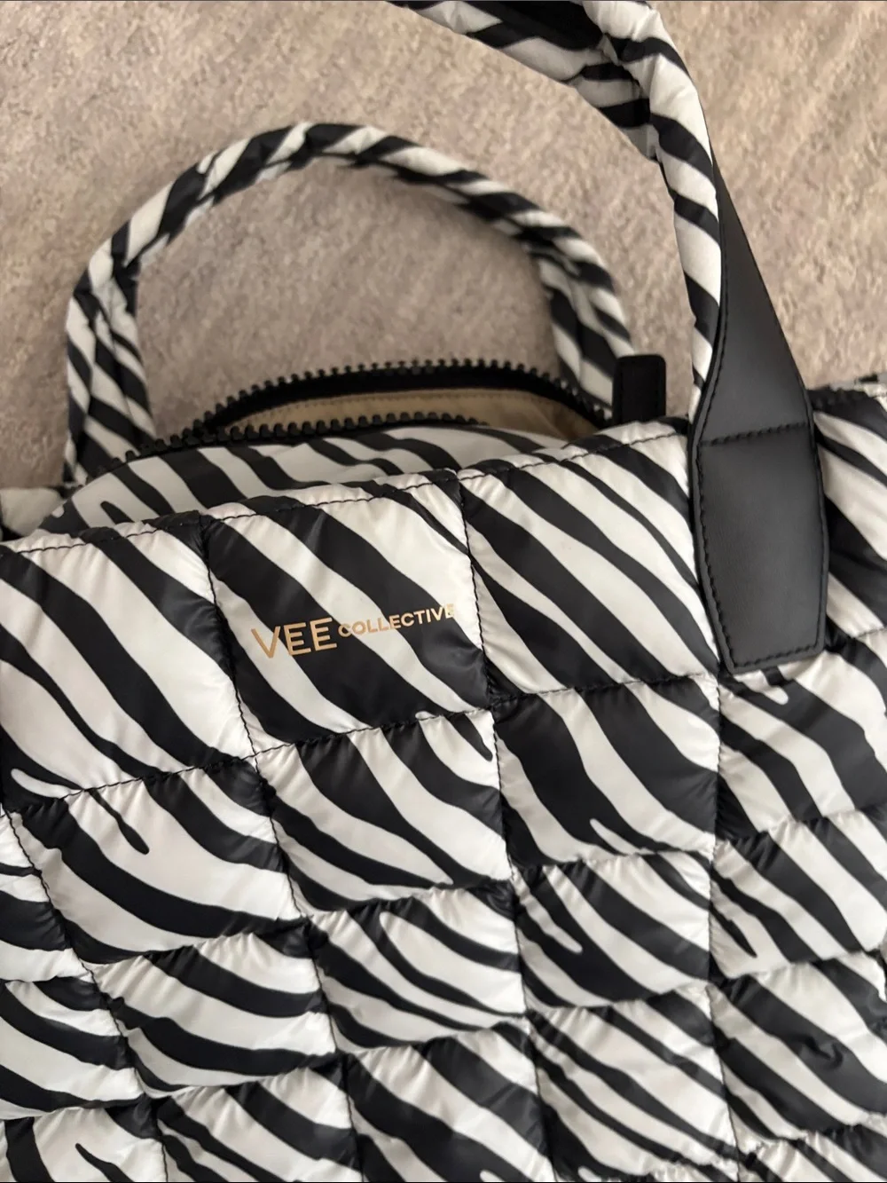 Vee collectives Berlin quilted tote zebra- medium